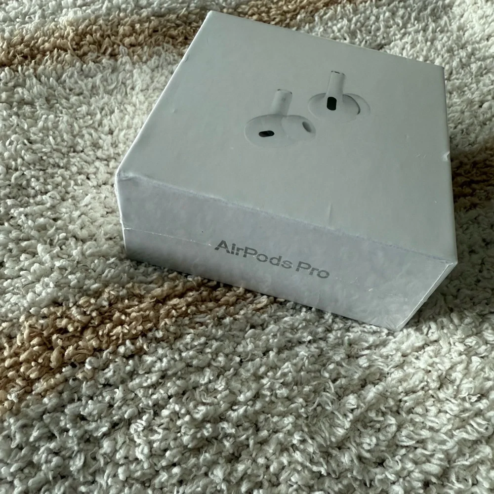 Apple White Wireless Earbuds
